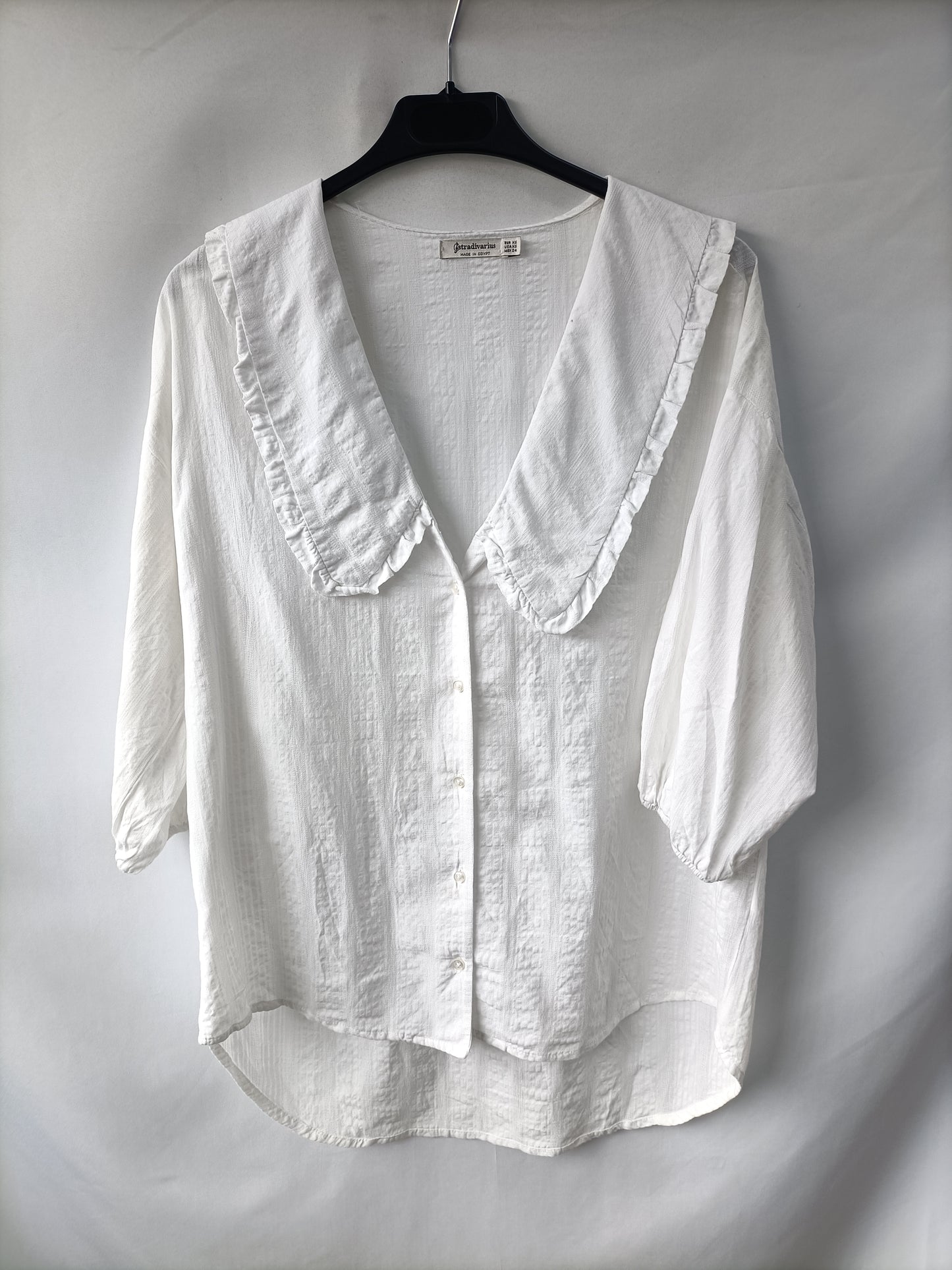 STRADIVARIUS. Blusa fluida textura T.xs