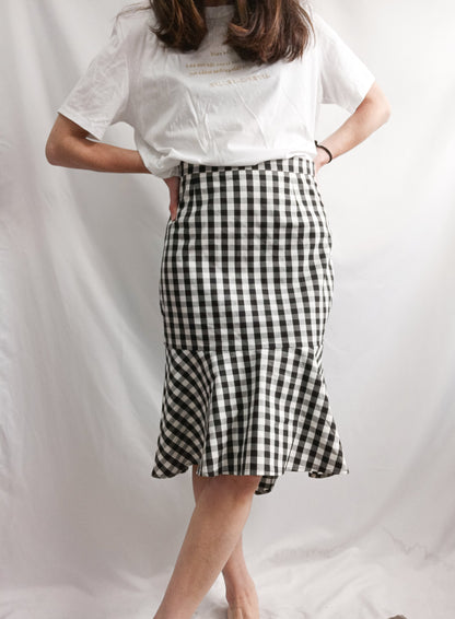 UTERQÜE. Falda cuadros volante T.36