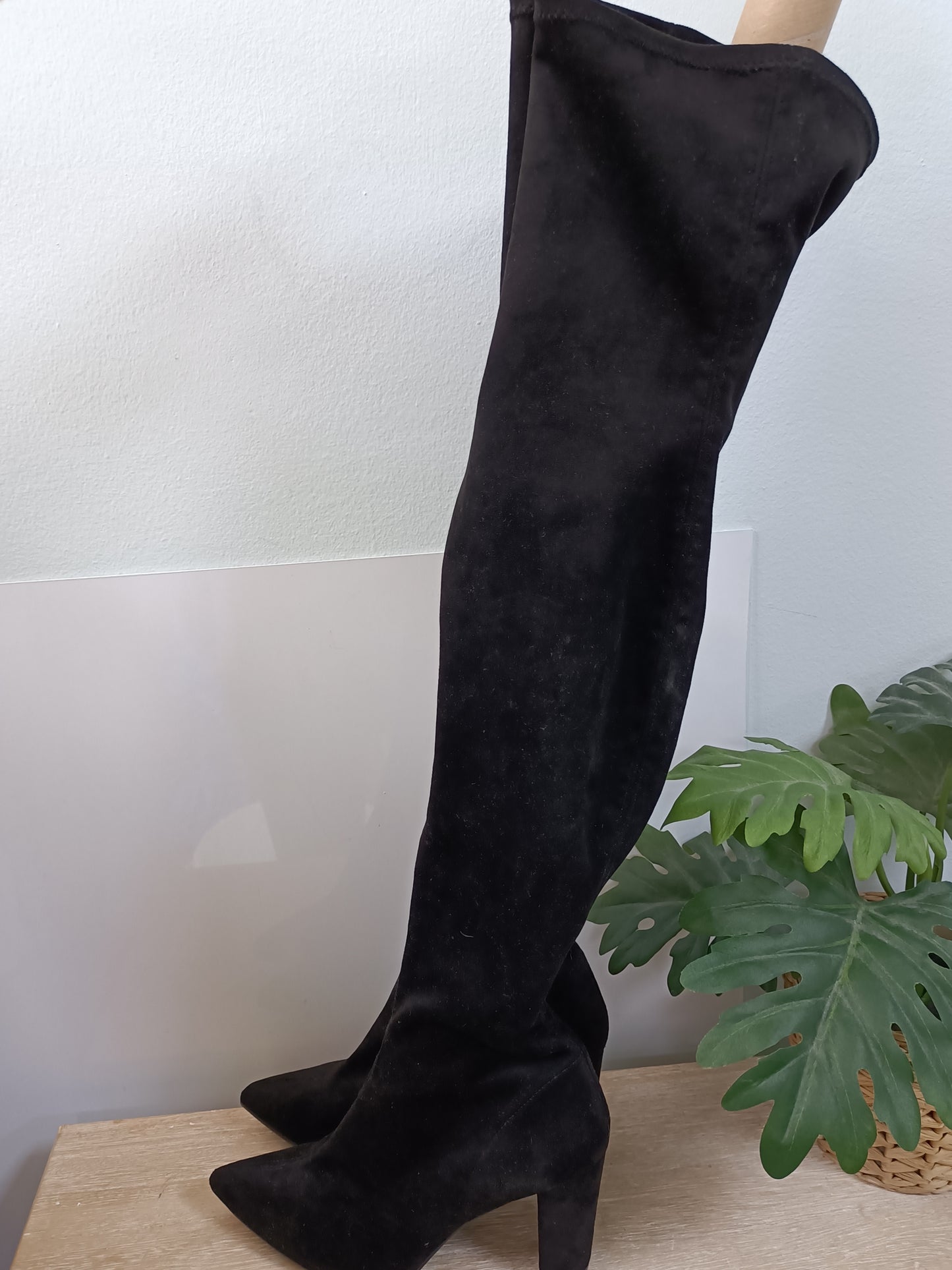 OTRAS. Botas alta negras T.37