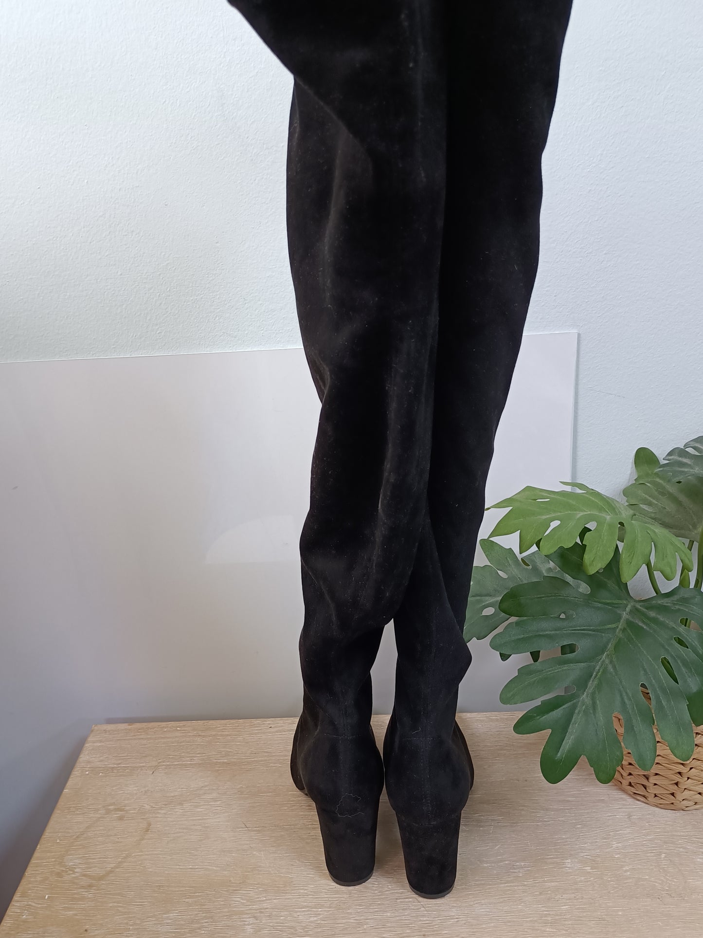 OTRAS. Botas alta negras T.37