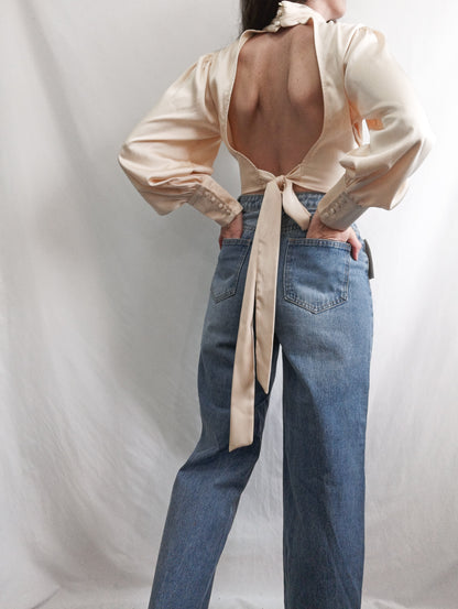 OUTFITBOOK.Top beige satinado T.S (Tara)