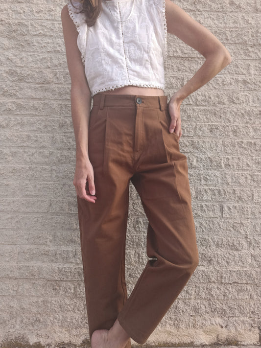 AZURI. Pantalón marrón pinzas T.s