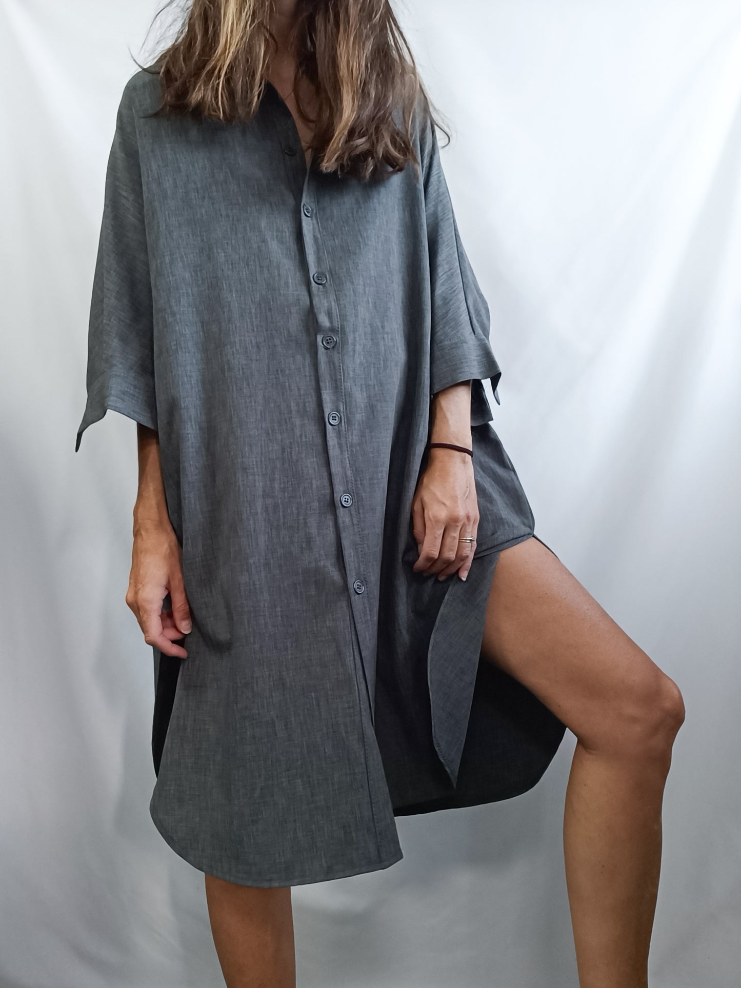 OTRAS.Vestido corto gris camisero oversized TU