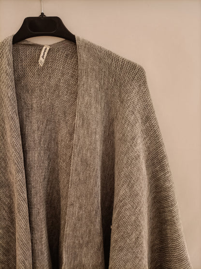 STRADIVARIUS. Poncho gris punto T.m