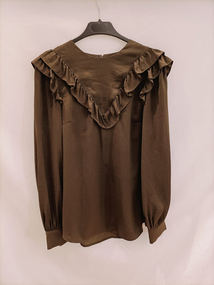 H&M. Blusa marrón volantes T.36