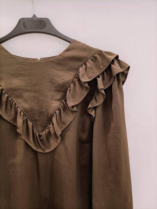 H&M. Blusa marrón volantes T.36