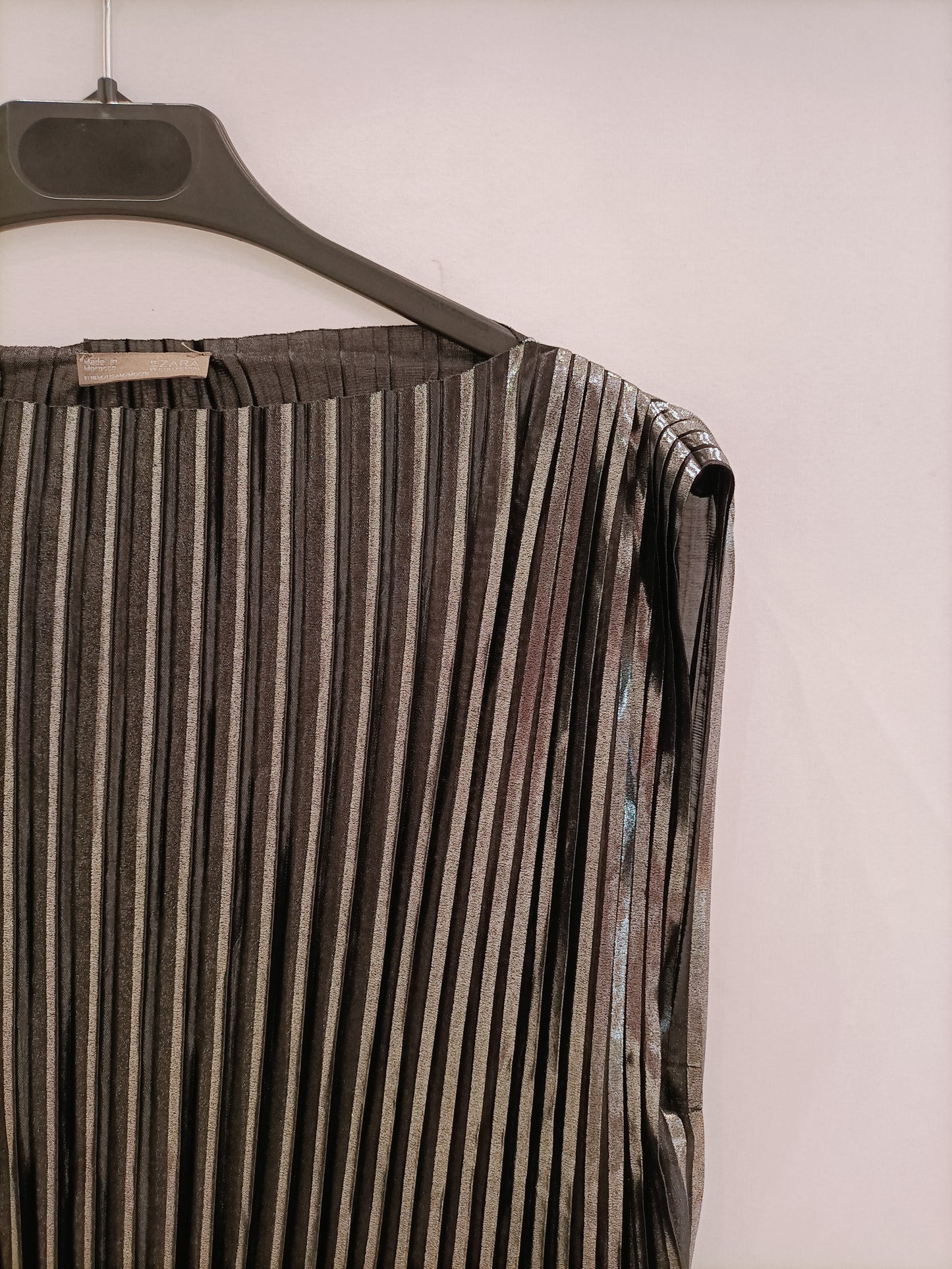 ZARA. Top plisado plateado T.m