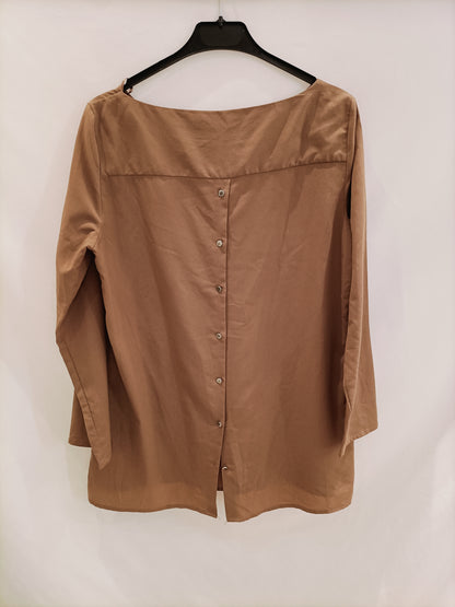 ZARA. Blusa camel botones T.m