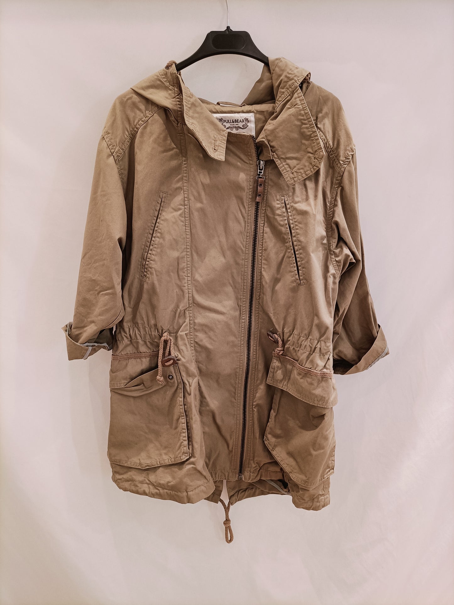 PULL&amp;BEAR. Thin beige parka Ts
