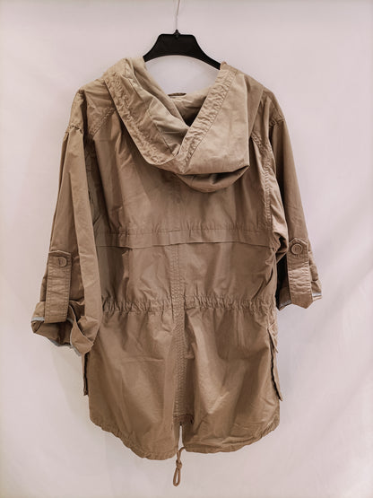 PULL&amp;BEAR. Thin beige parka Ts