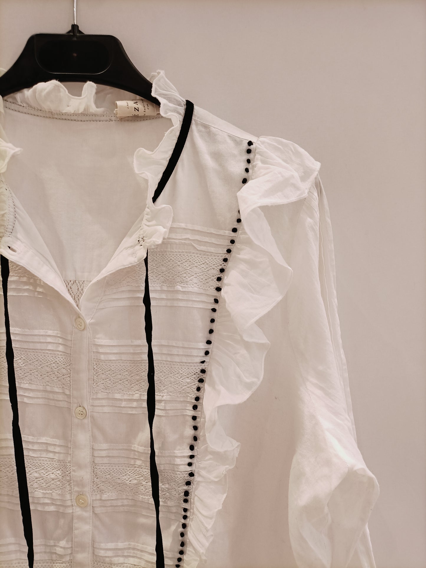 SEZANE. Blusa blanca volantes T.40(m)