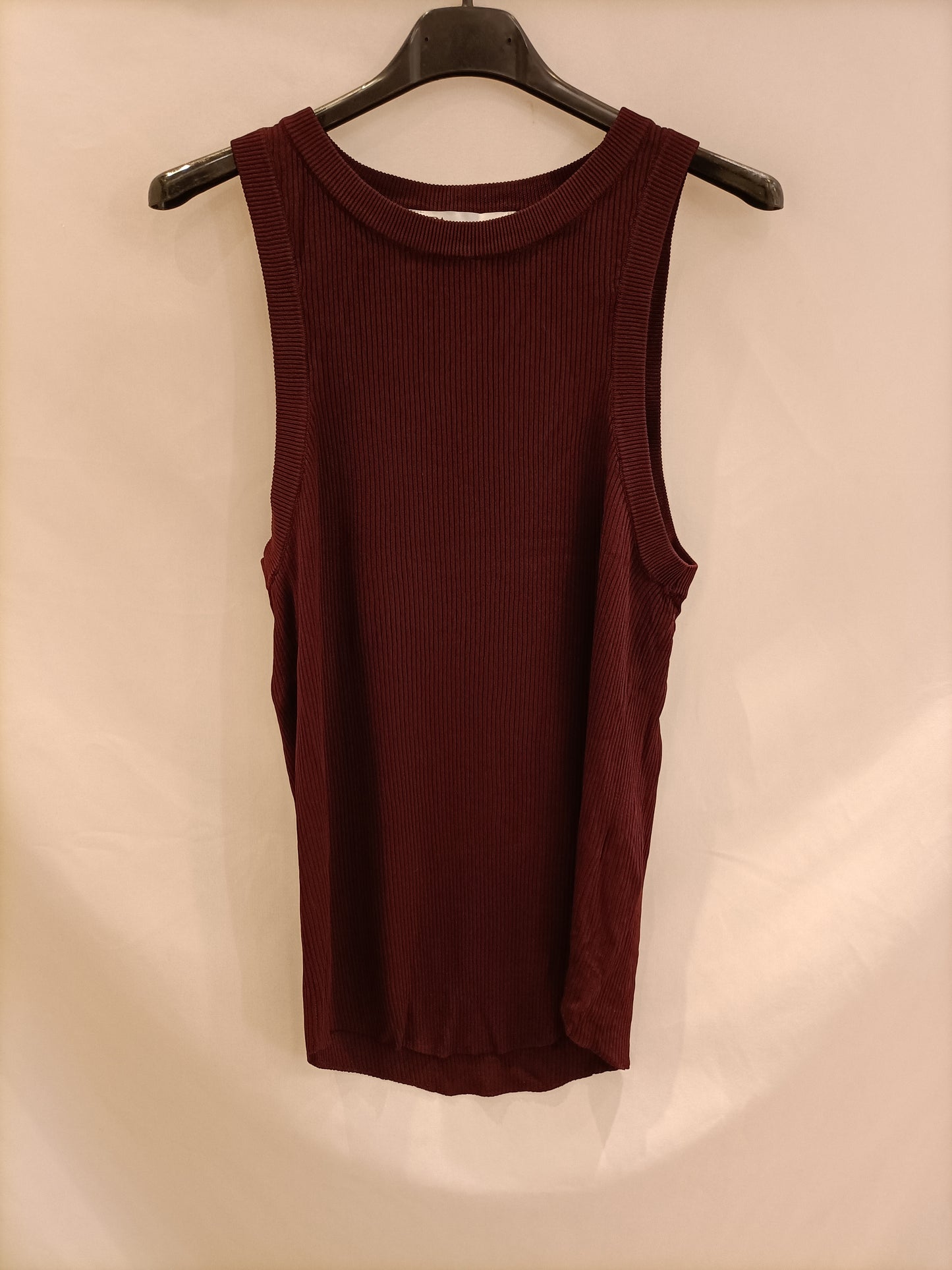 ZARA. Top burdeos canalé T.xl
