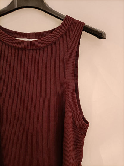 ZARA. Top burdeos canalé T.xl