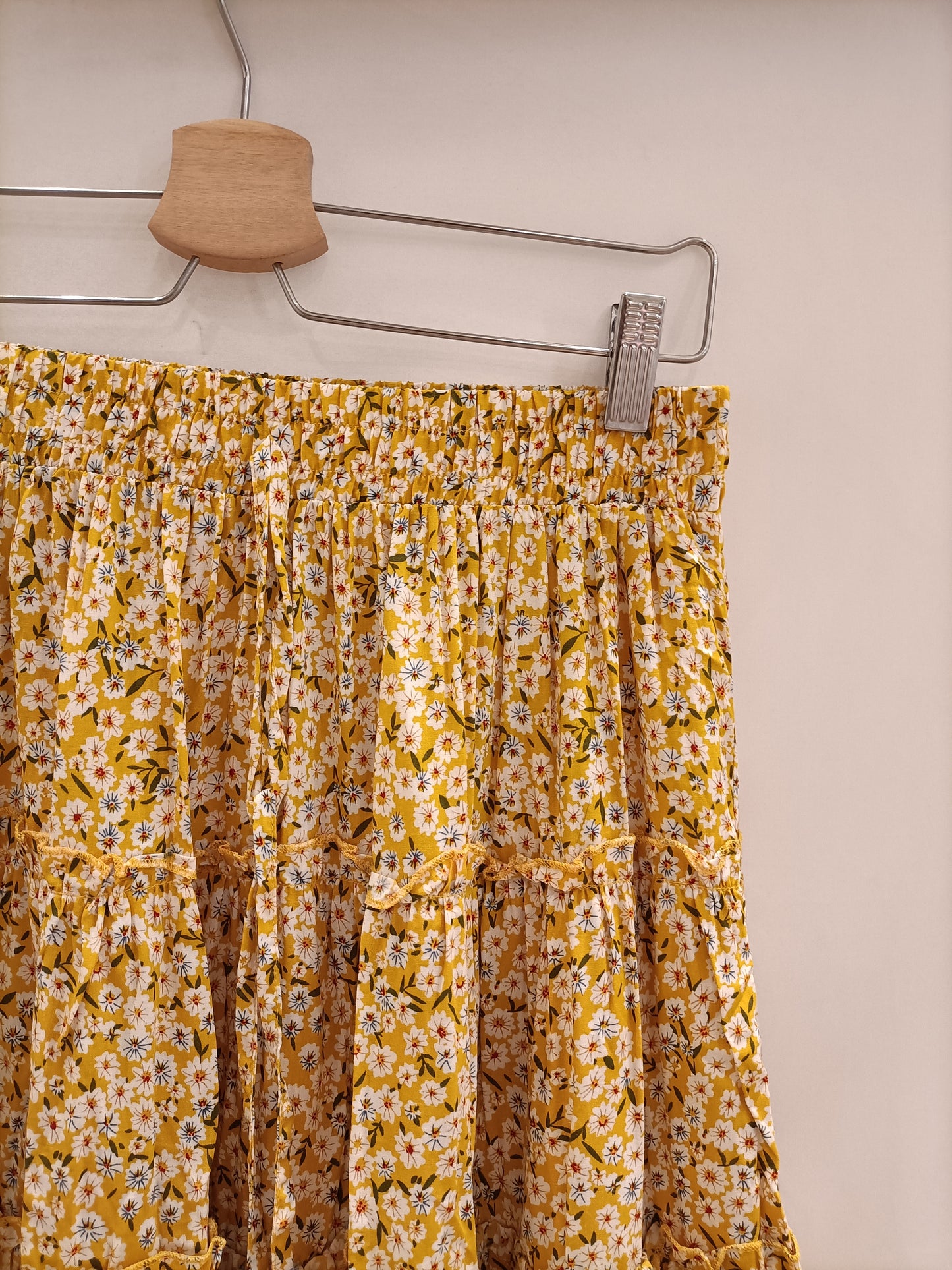 OTHERS. Yellow floral skirt Tl