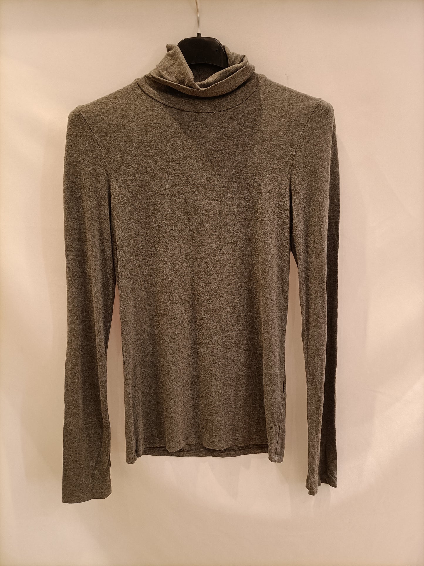 TENEZIS. Camiseta gris cuello alto T.m