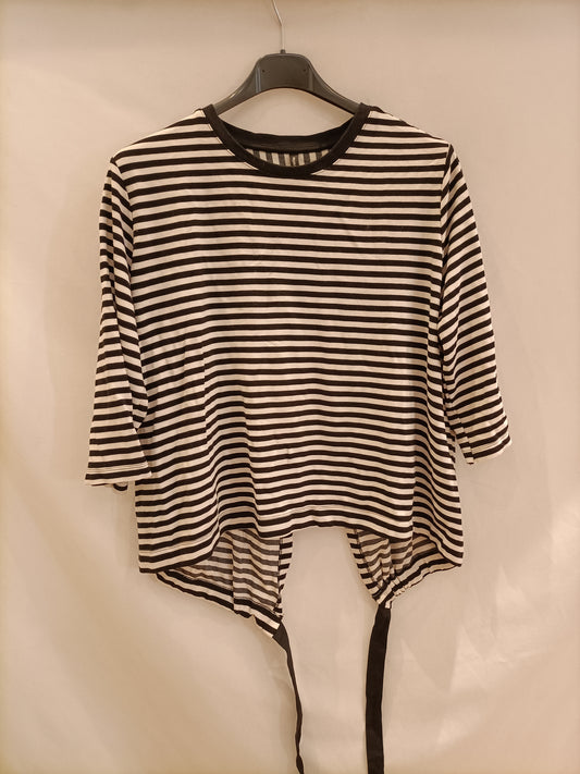 STRADIVARIUS. Camiseta de rayas lazada T.m