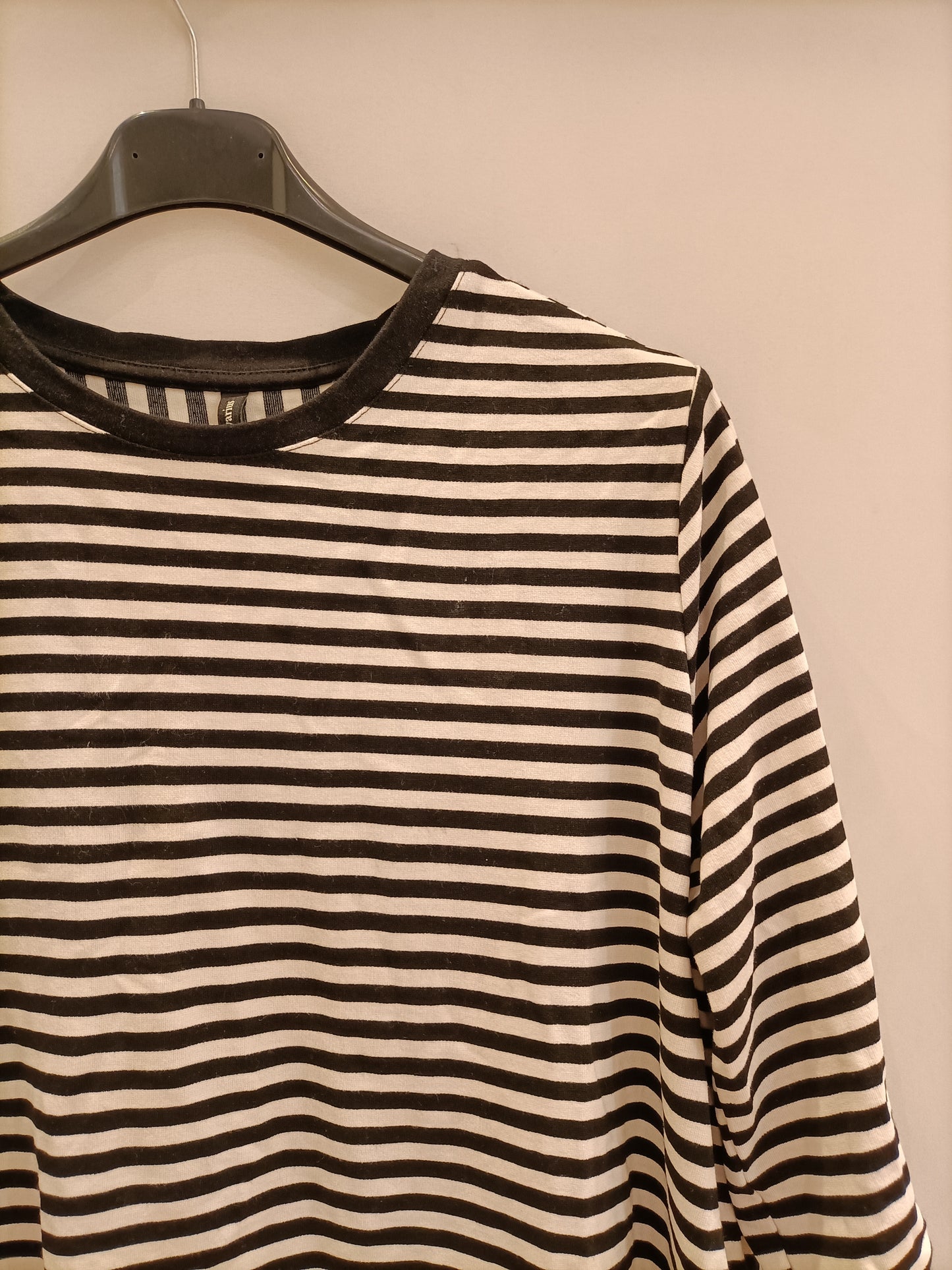 STRADIVARIUS. Camiseta de rayas lazada T.m