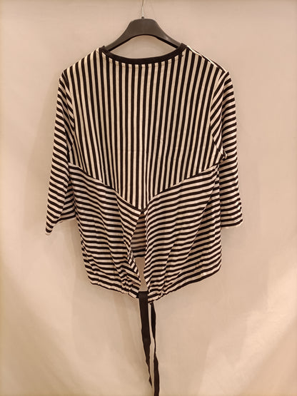STRADIVARIUS. Camiseta de rayas lazada T.m