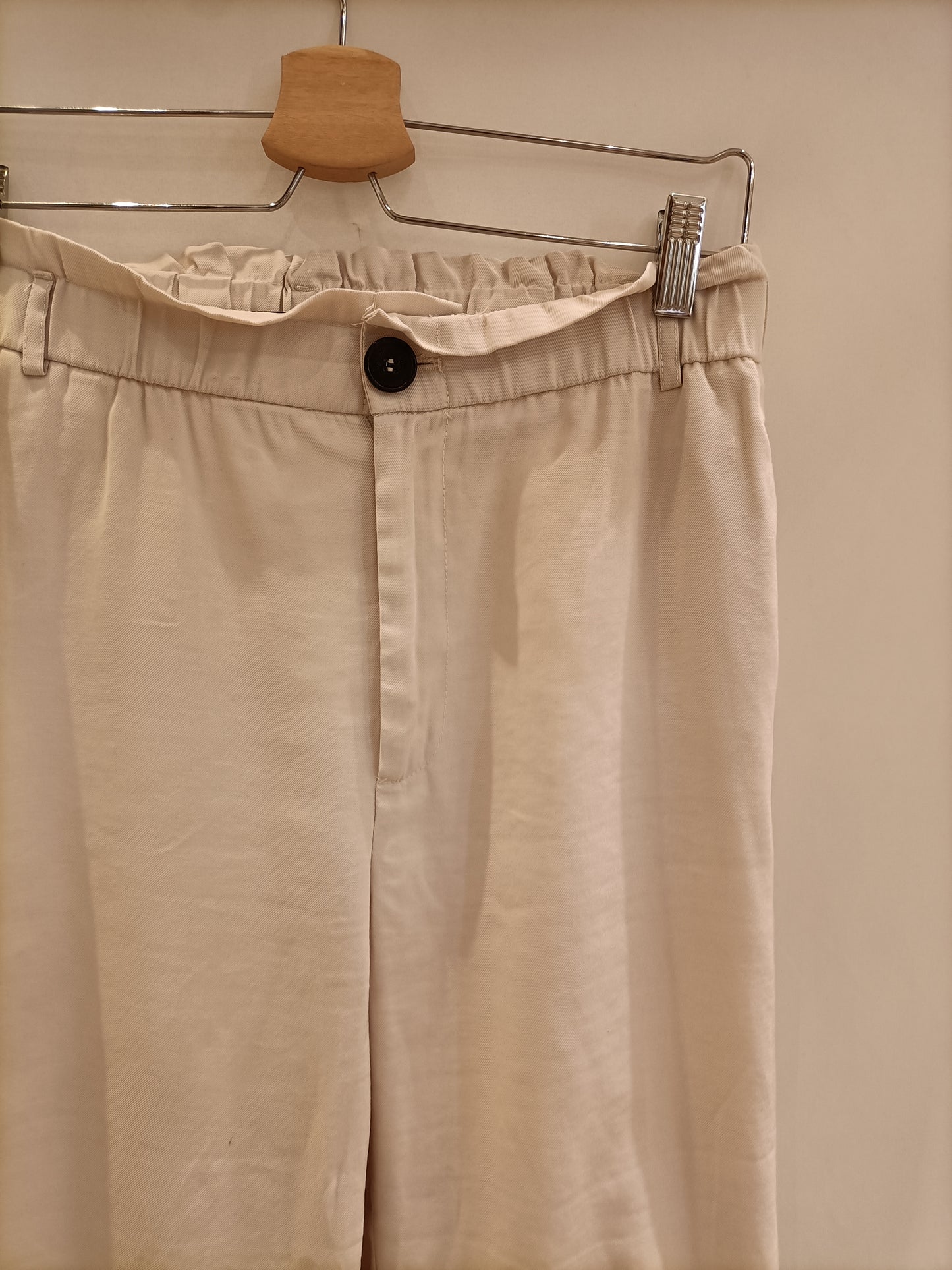 ZARA. Fluid beige pantsT.l
