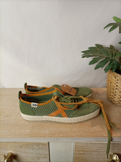 VICTORIA. Bambas verdes rejilla T.39