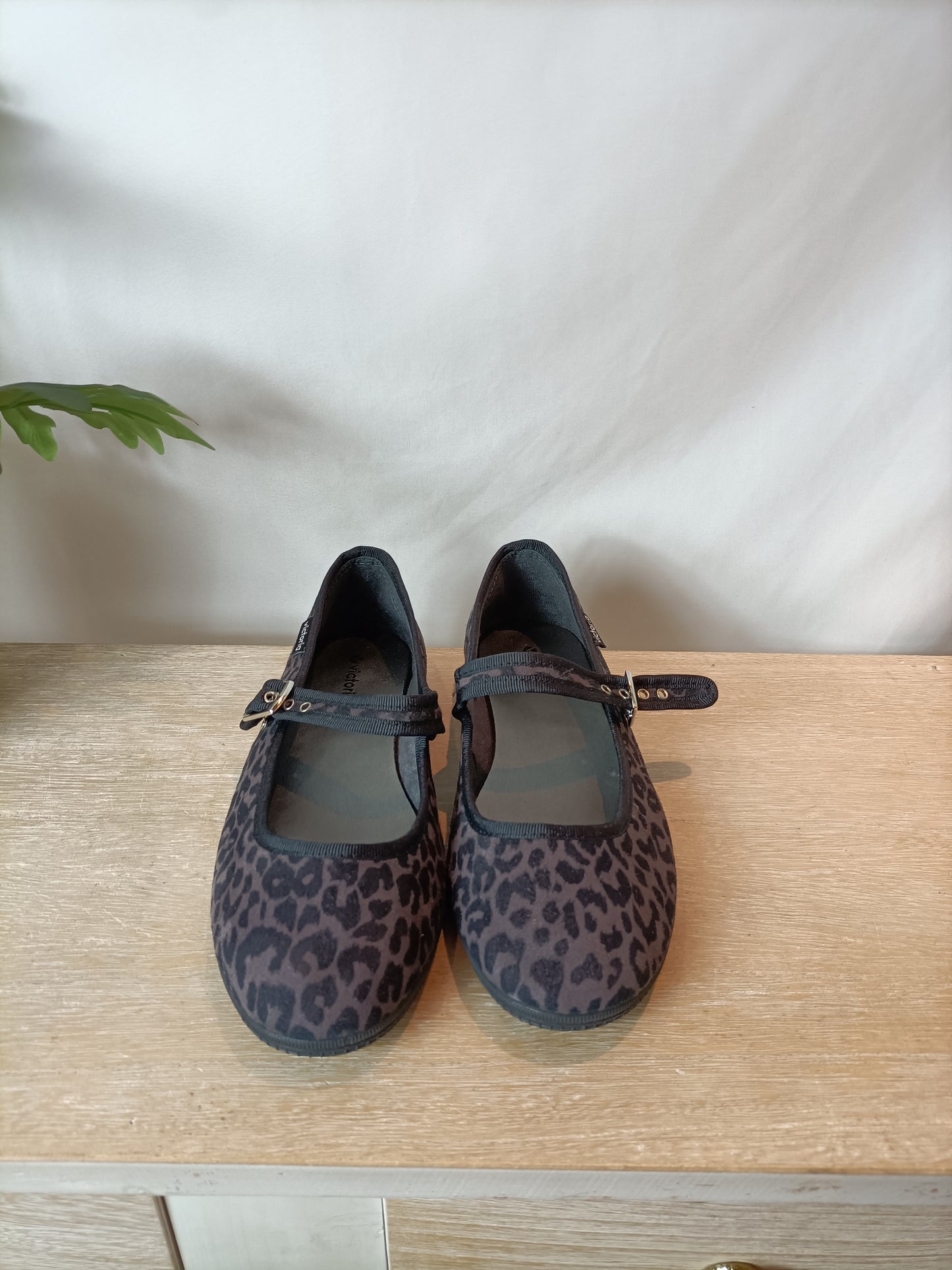 VICTORIA. Animal print ballet flats, size 38