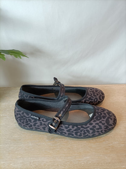VICTORIA. Animal print ballet flats, size 38