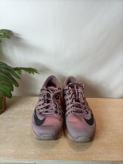 NIKE. Zapatillas training lila T.40