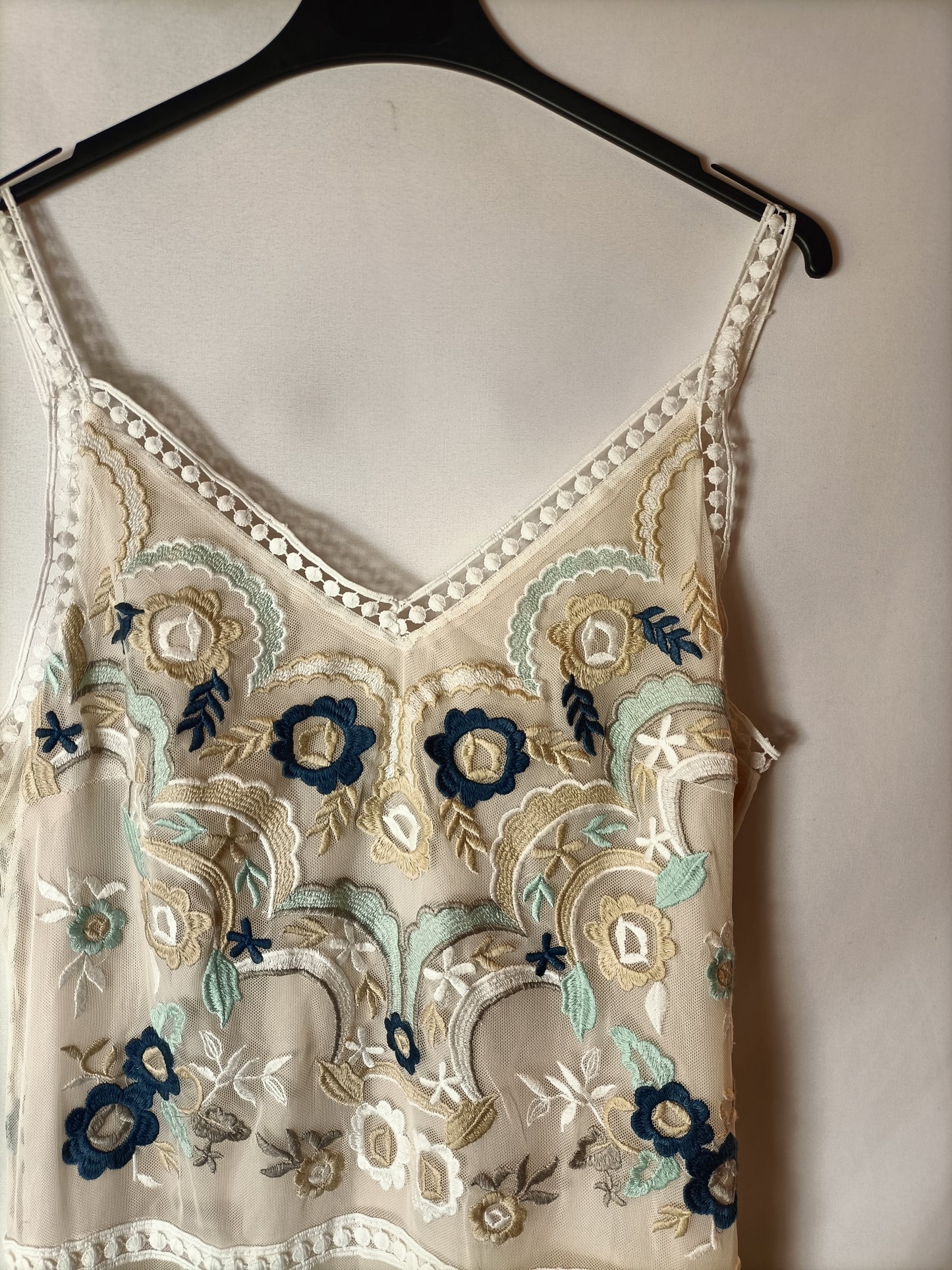 MIOH. Vestido beige bordado T.s