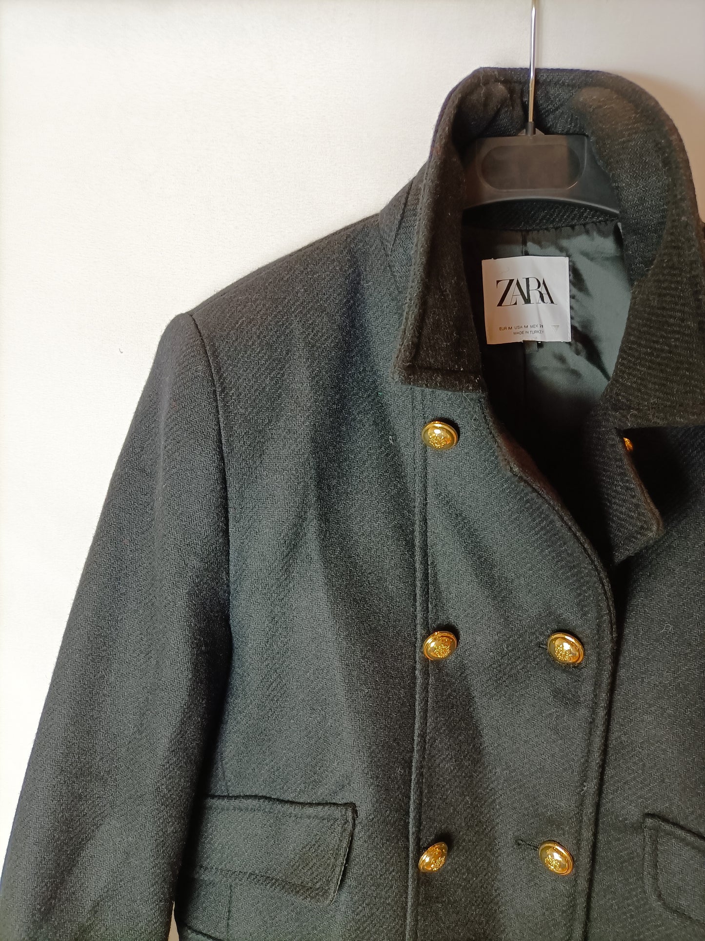 ZARA. Chaqueta paño botones dorados. T M