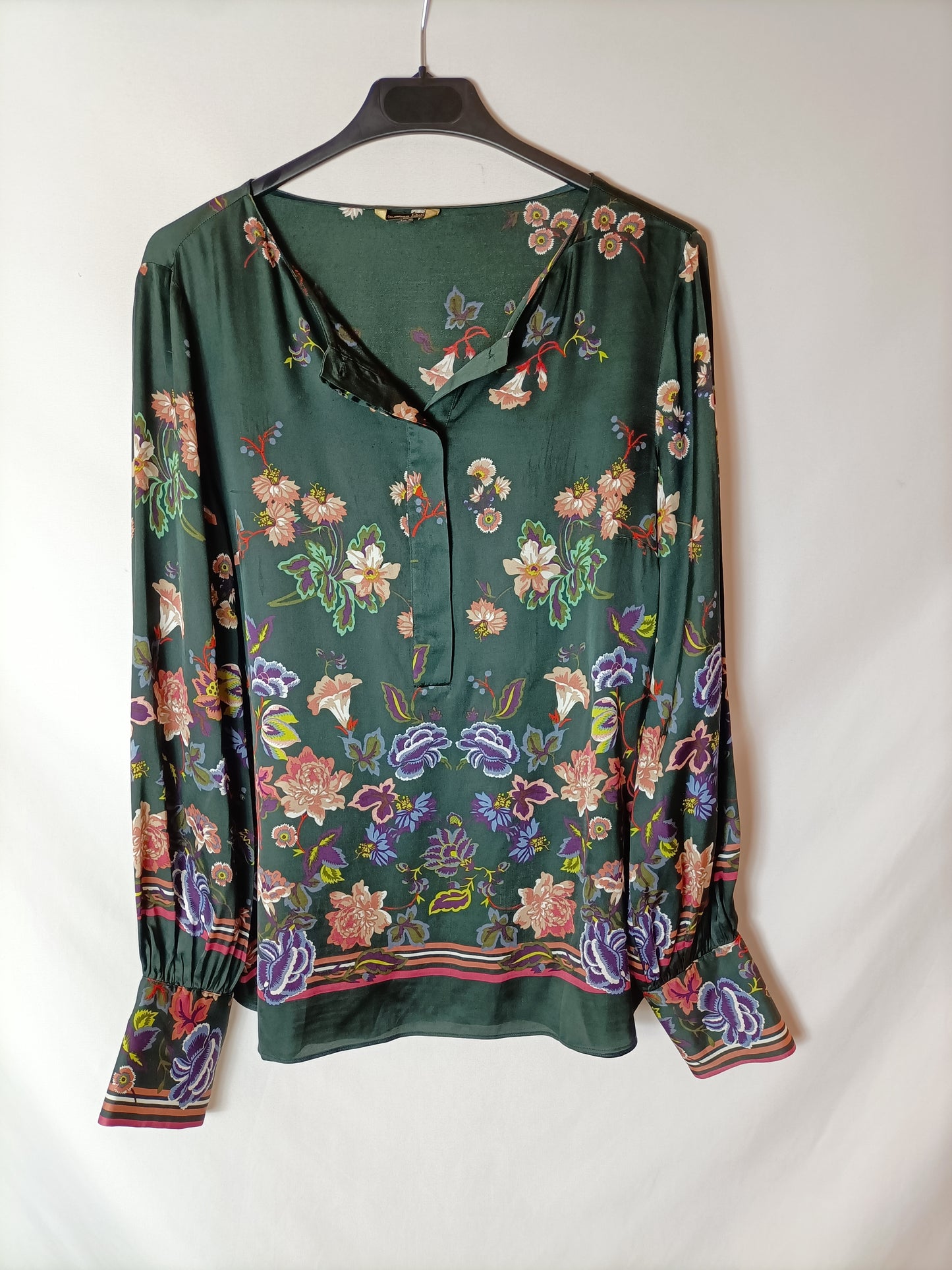 MASSIMO DUTTI. Blusa negra estampada . T 38