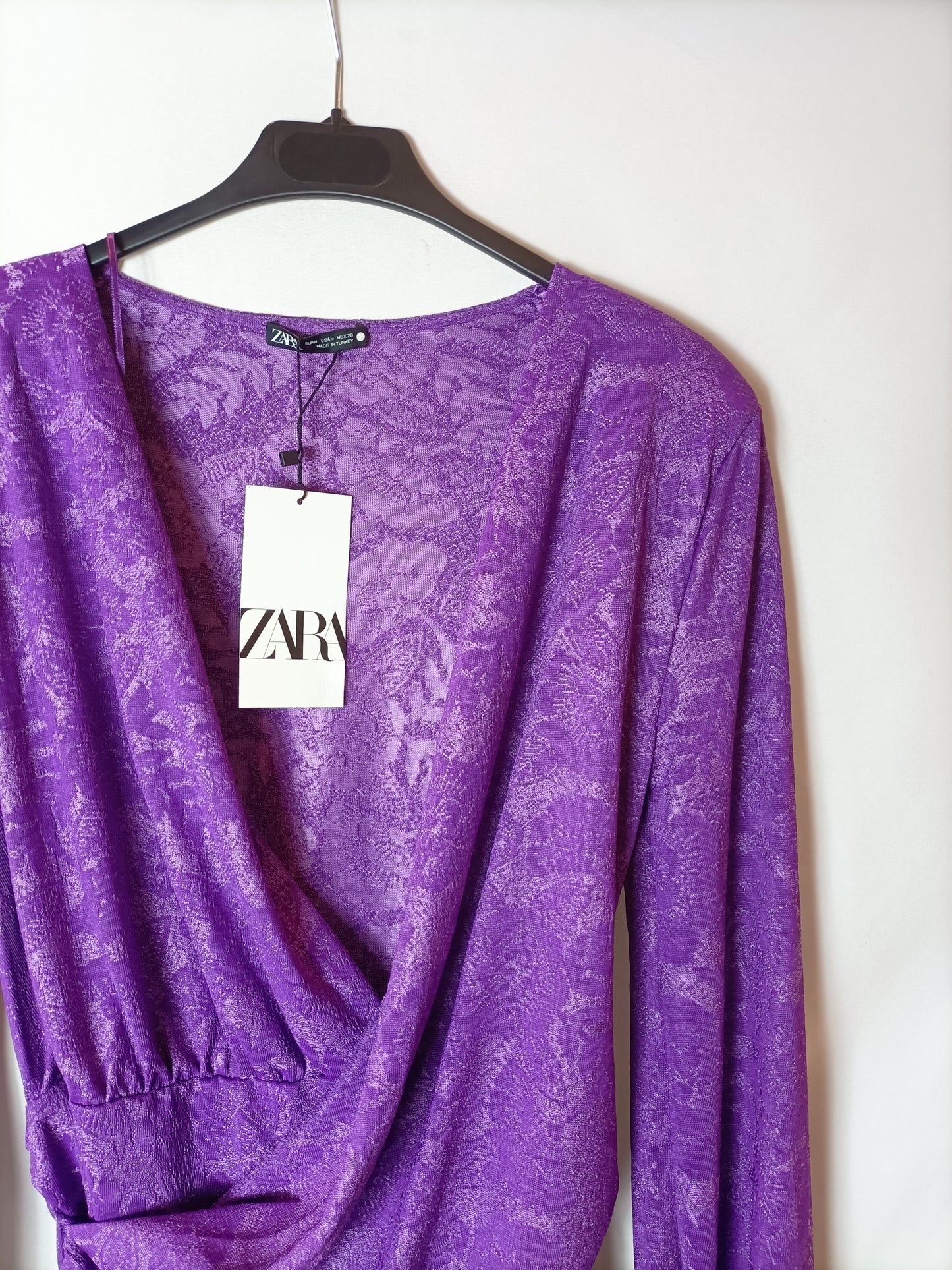 ZARA. Vestido morado flores T.m