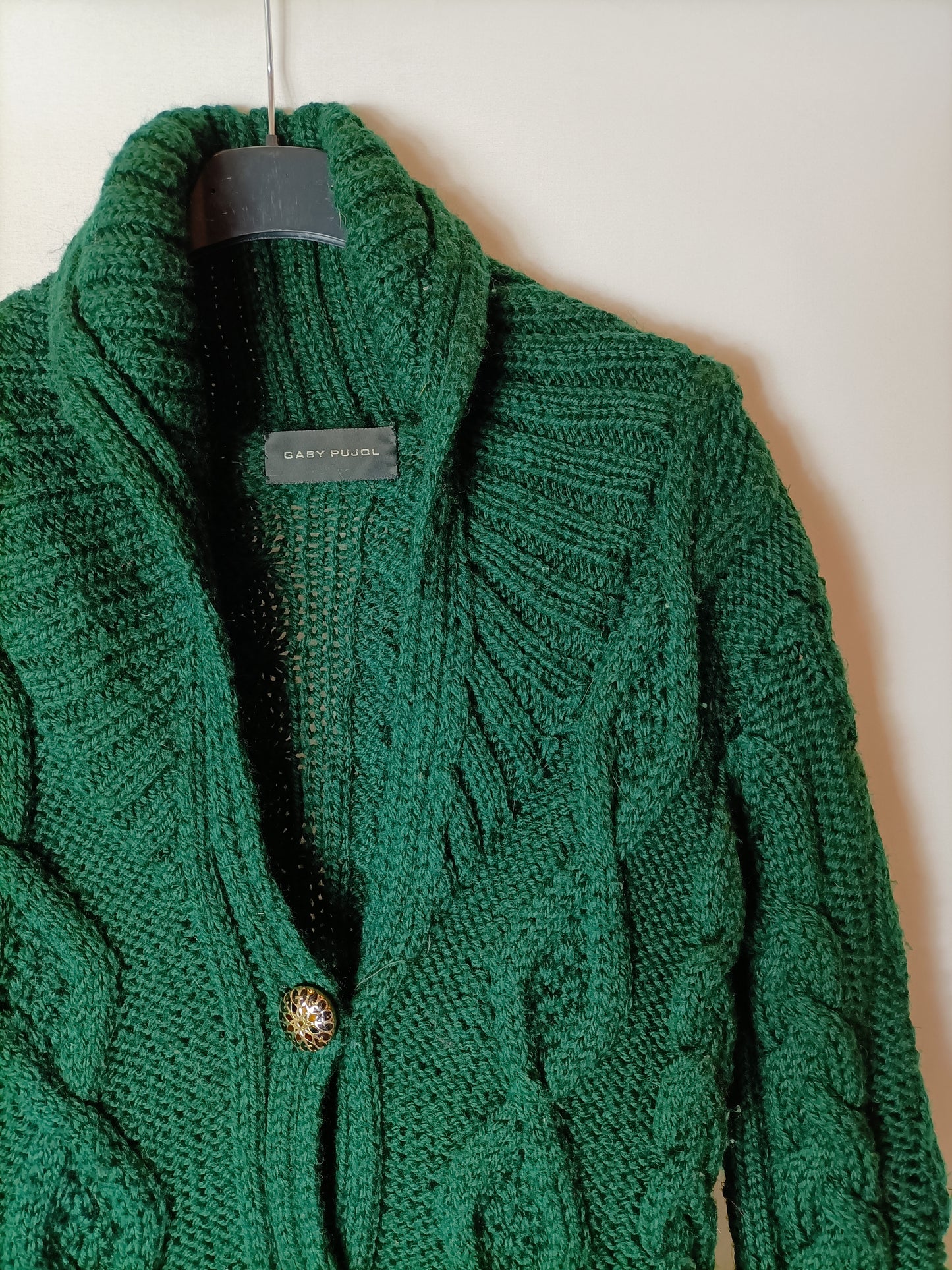 GABY PUJOL. Green buttoned cardigan. Yours