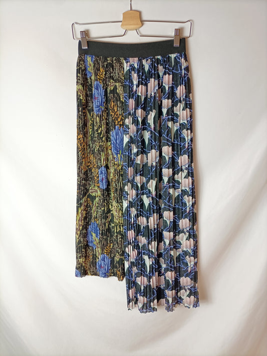 H&M. Falda flores plisada T.36