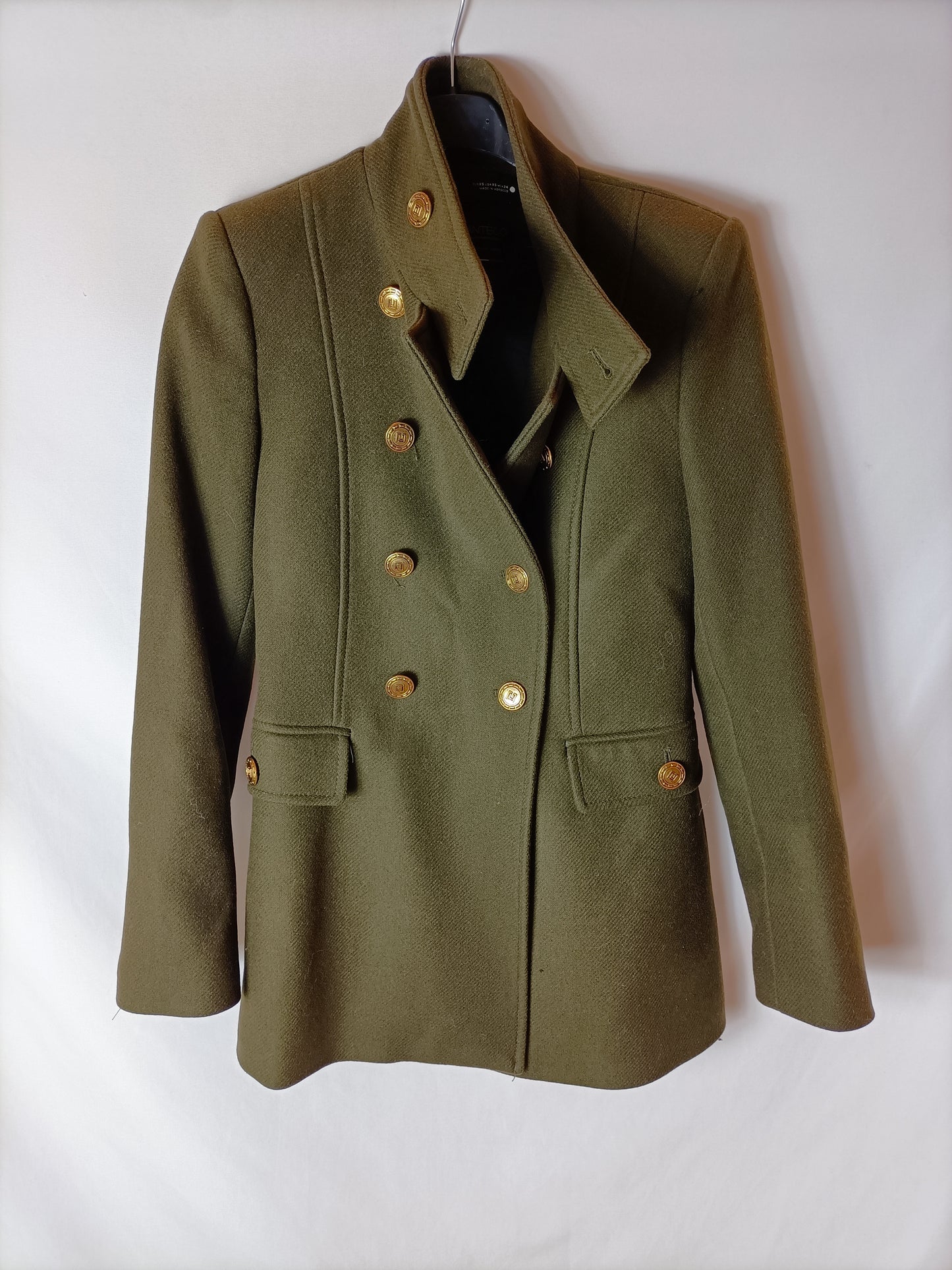 ZARA. Abrigo verde botones dorados. T XS