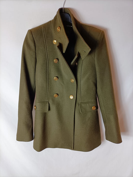 ZARA. Abrigo verde botones dorados. T XS