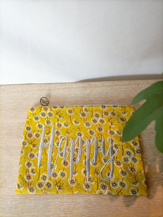 OTRAS. Neceser mostaza estampado