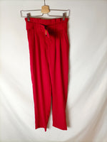 STRADIVARIUS. Pantalón rojo pinzas T.34