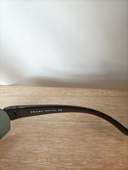 PRADA. Gafas de sol negras