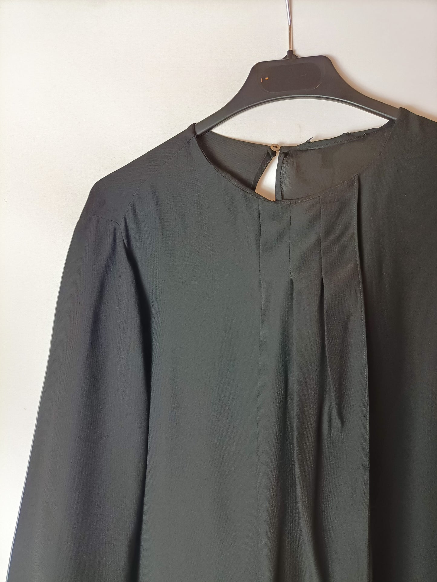 MASSIMO DUTTI. Blusa negra fluida T.38