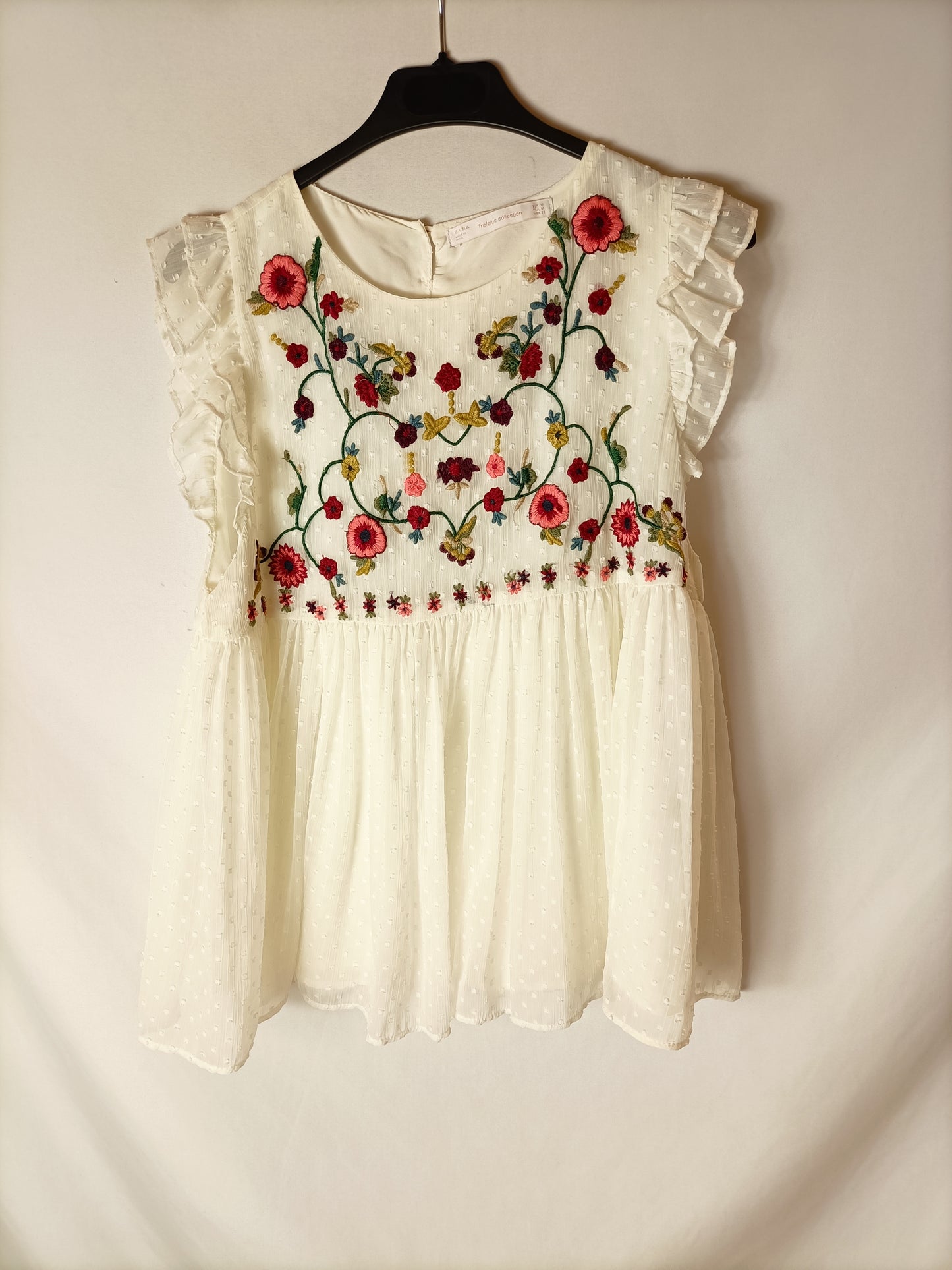 ZARA. Embroidered flower texture top. TM
