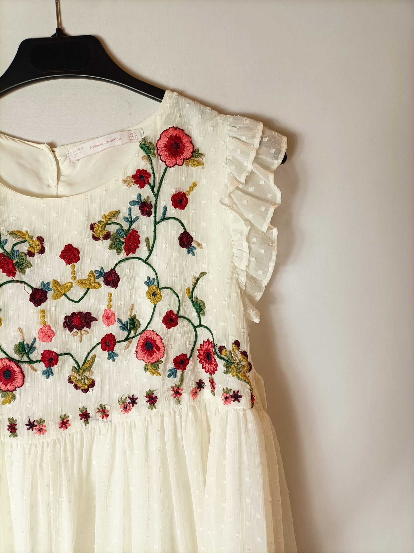 ZARA. Embroidered flower texture top. TM