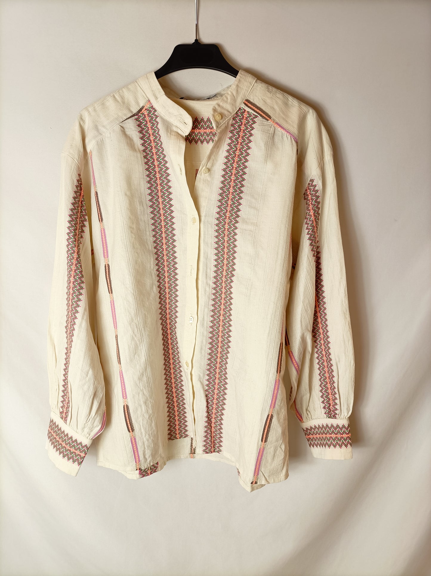 MAGNOLYA. Embroidered beige blouse. TO (S/M)