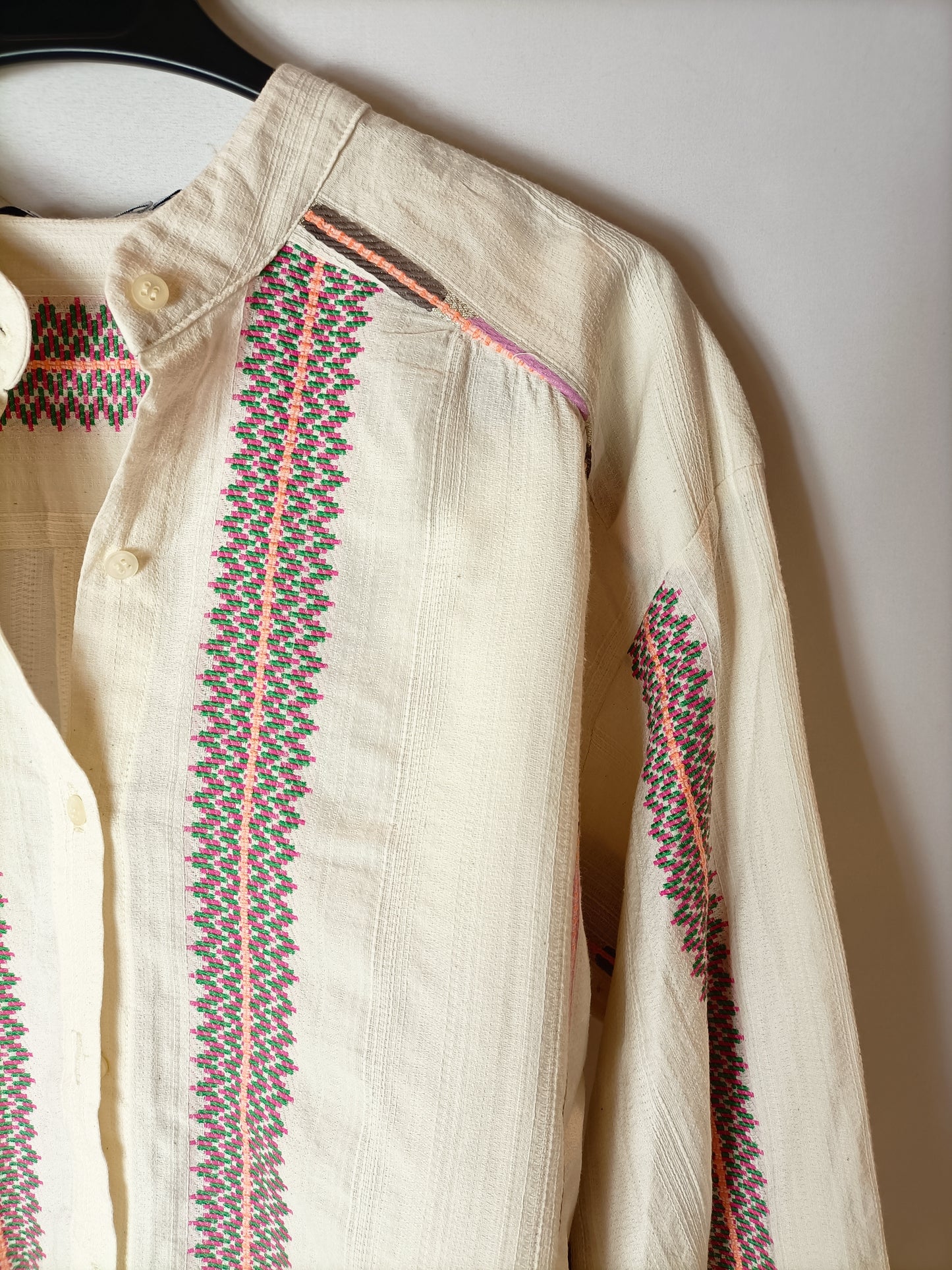 MAGNOLYA. Embroidered beige blouse. TO (S/M)