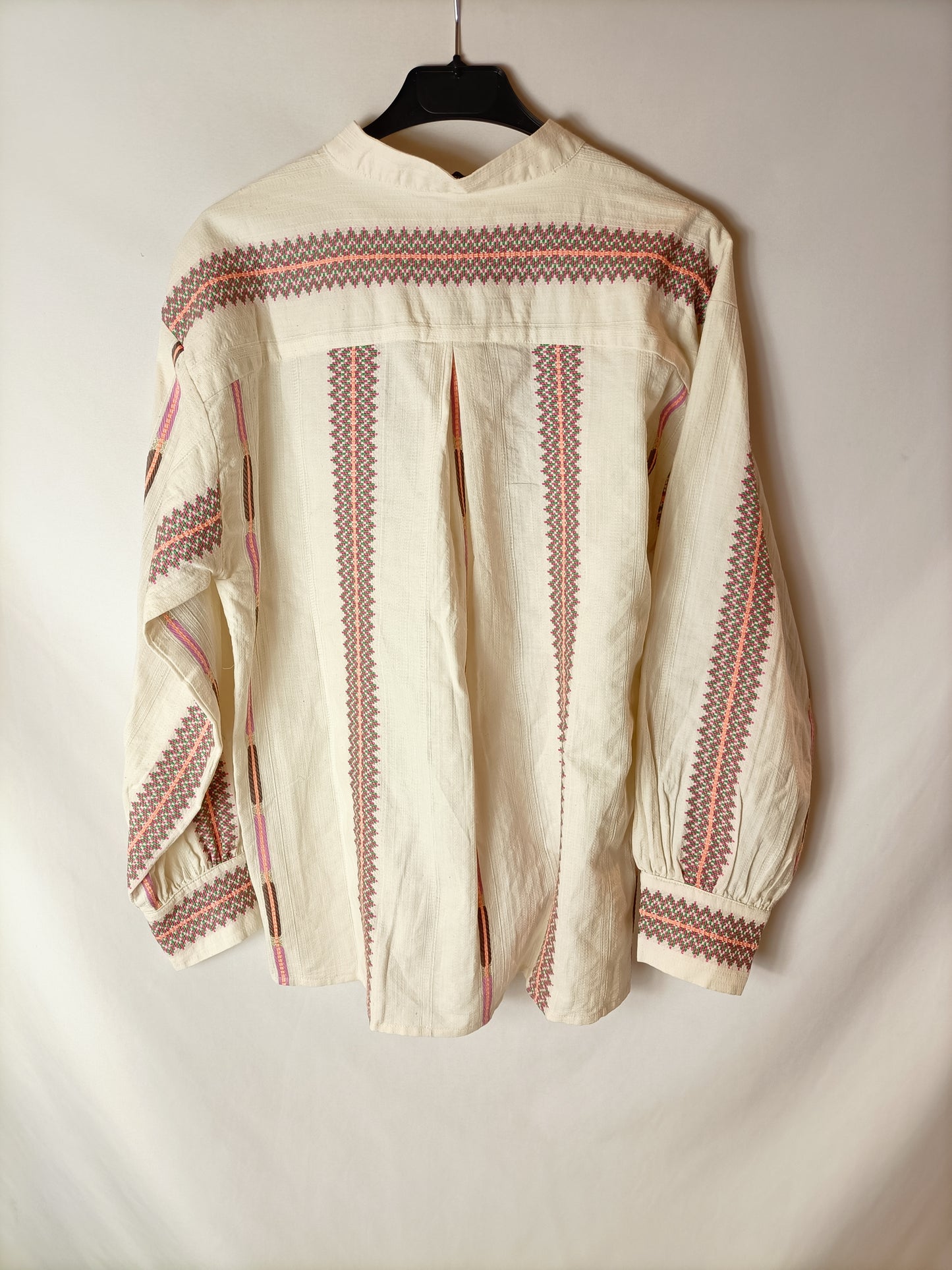 MAGNOLYA. Embroidered beige blouse. TO (S/M)