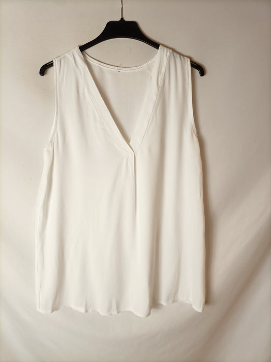 OTRAS. Top blanco fluido. T M
