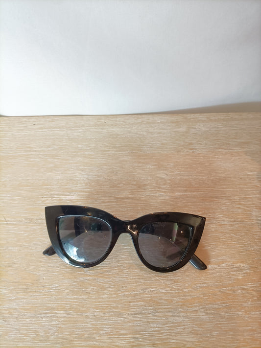 SOJOS. gafas de sol negras