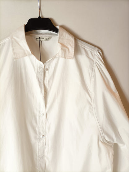STRADIVARIUS. Ts white dress/shirt