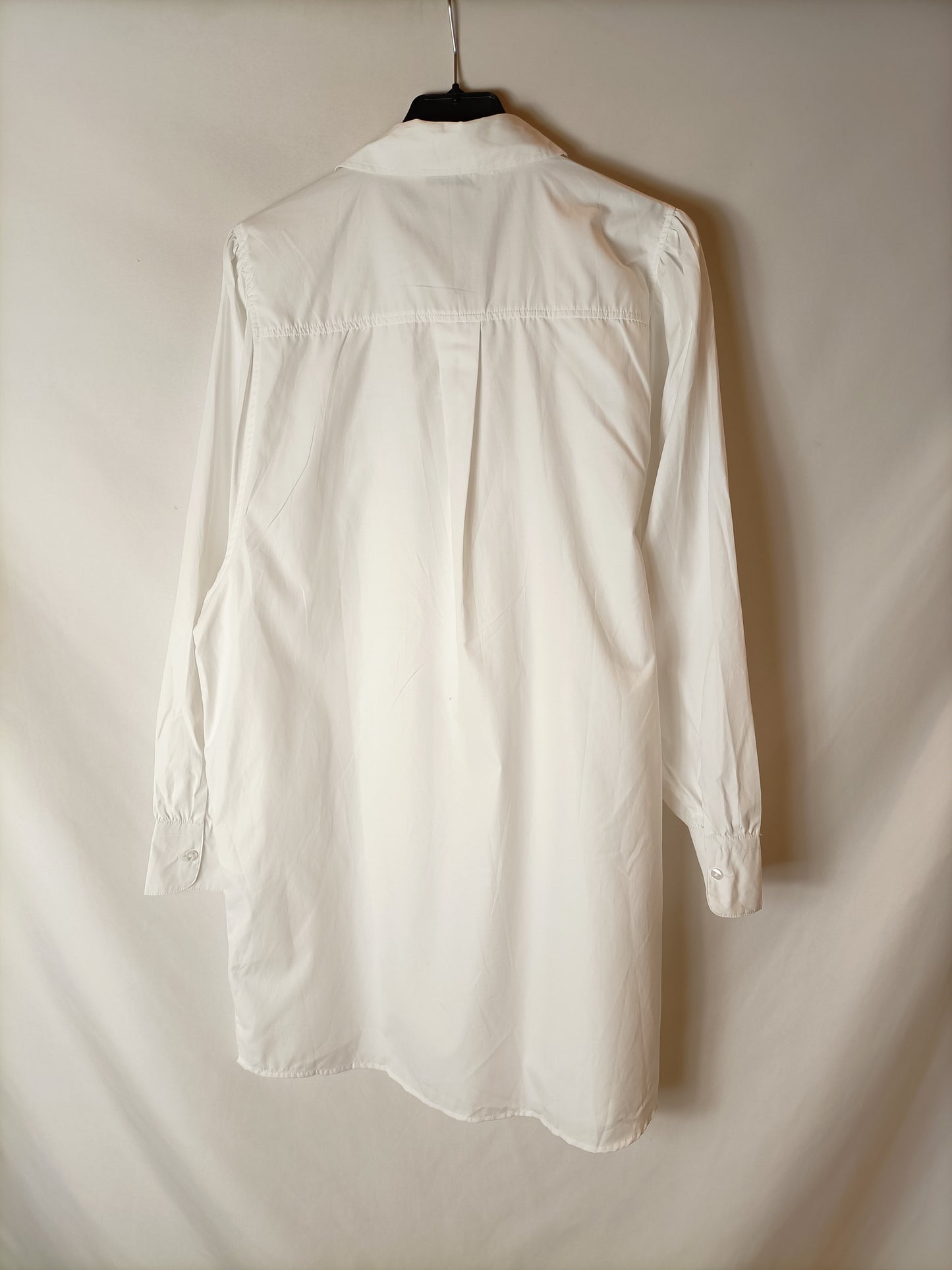 STRADIVARIUS. Ts white dress/shirt