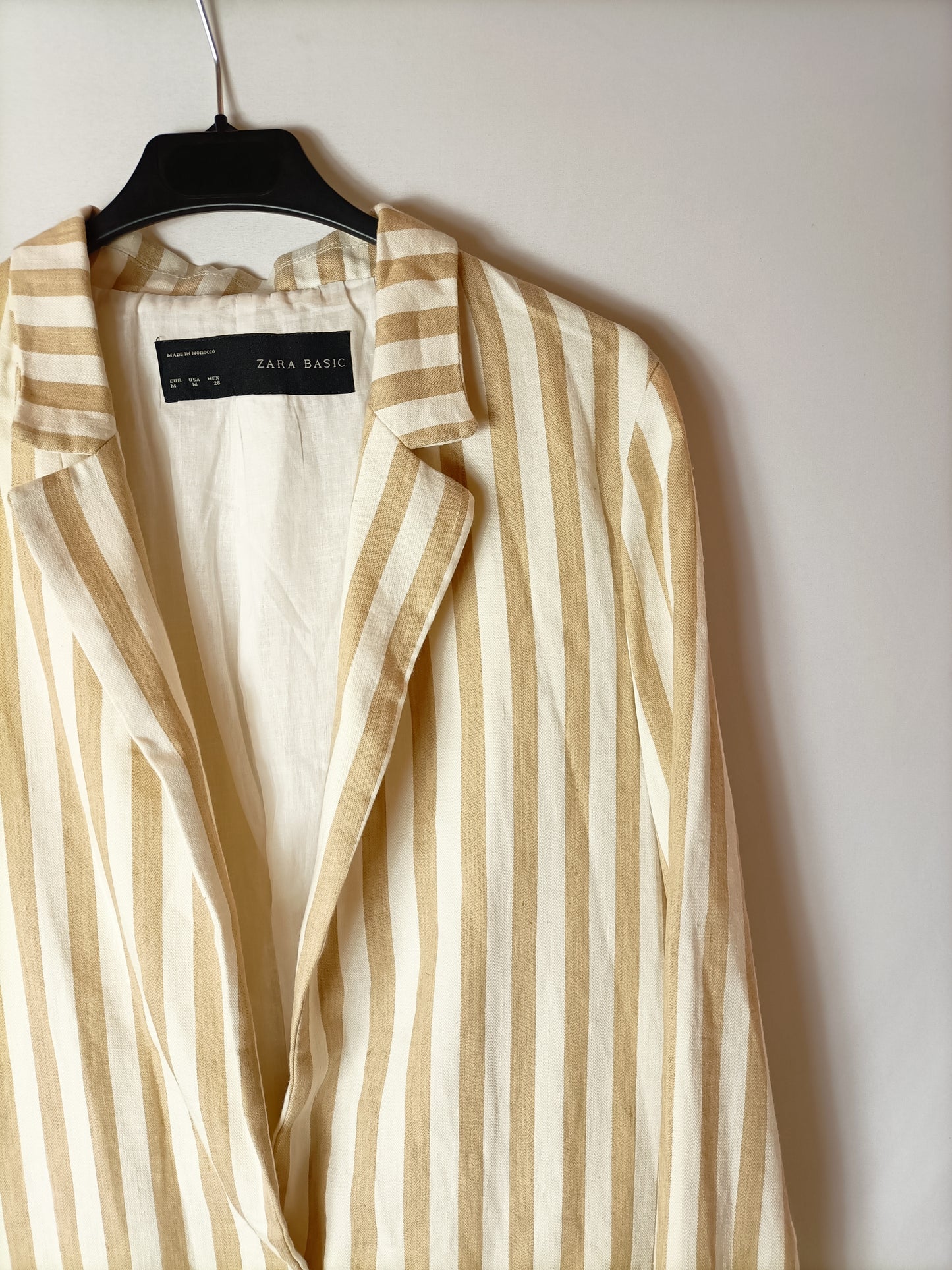 ZARA. Blazer beige y blanca T.m