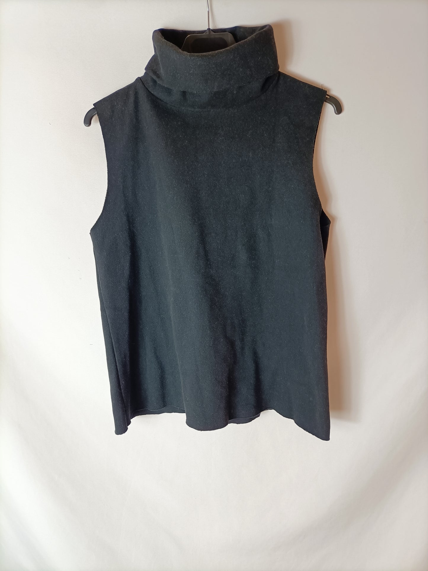 ZARA. Top punto negro T.m